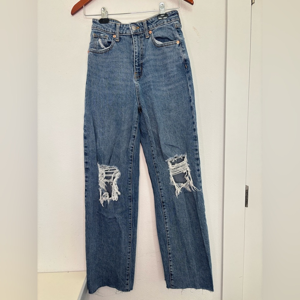 WILD FABLE MEDIUM WASH STRAIGHT LEG  DISTRESSED JEANS SZ 26R